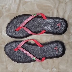 Sanuk woman flip flops red yoga mat thin strap